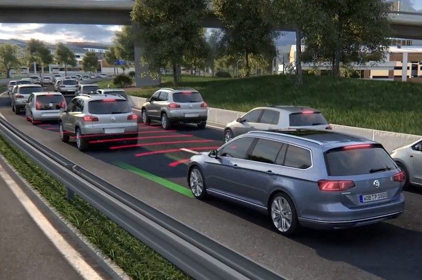 Volkswagen come funziona il Traffic Jam Assist [Video] Autoblog