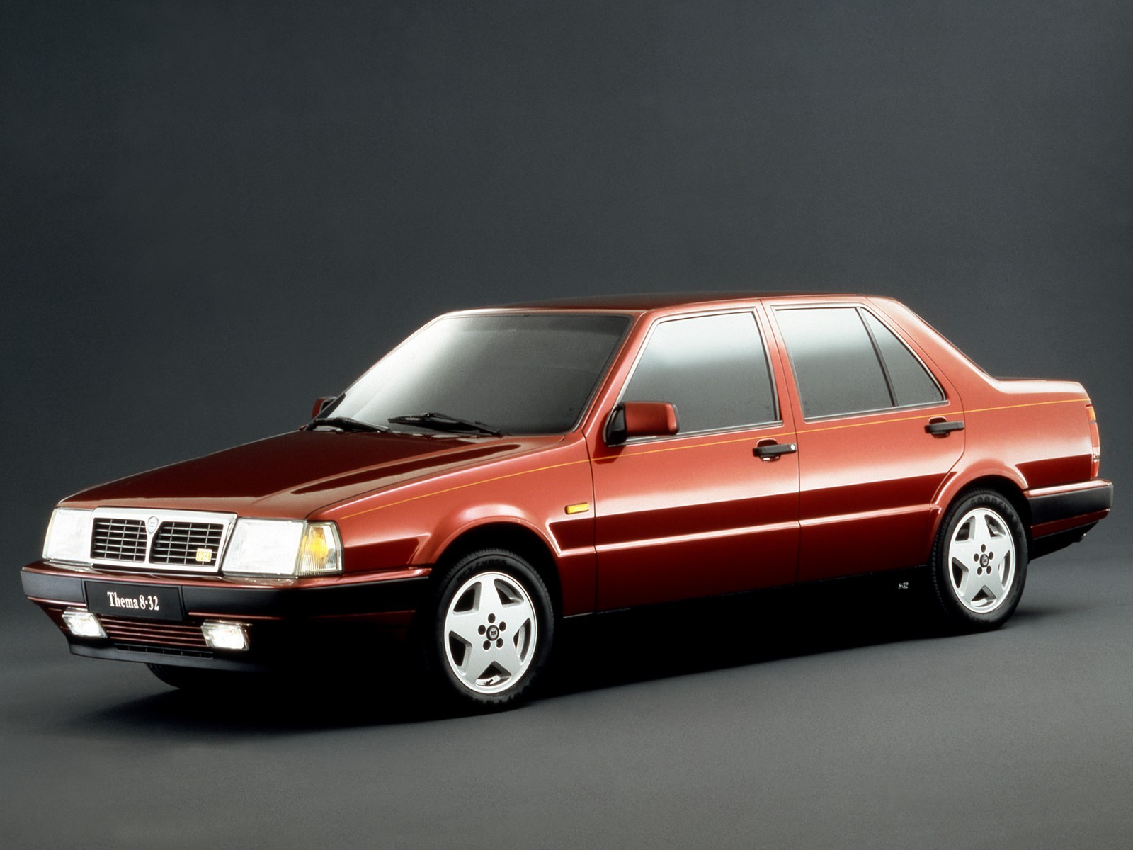 lancia-thema-8-32-01.jpg