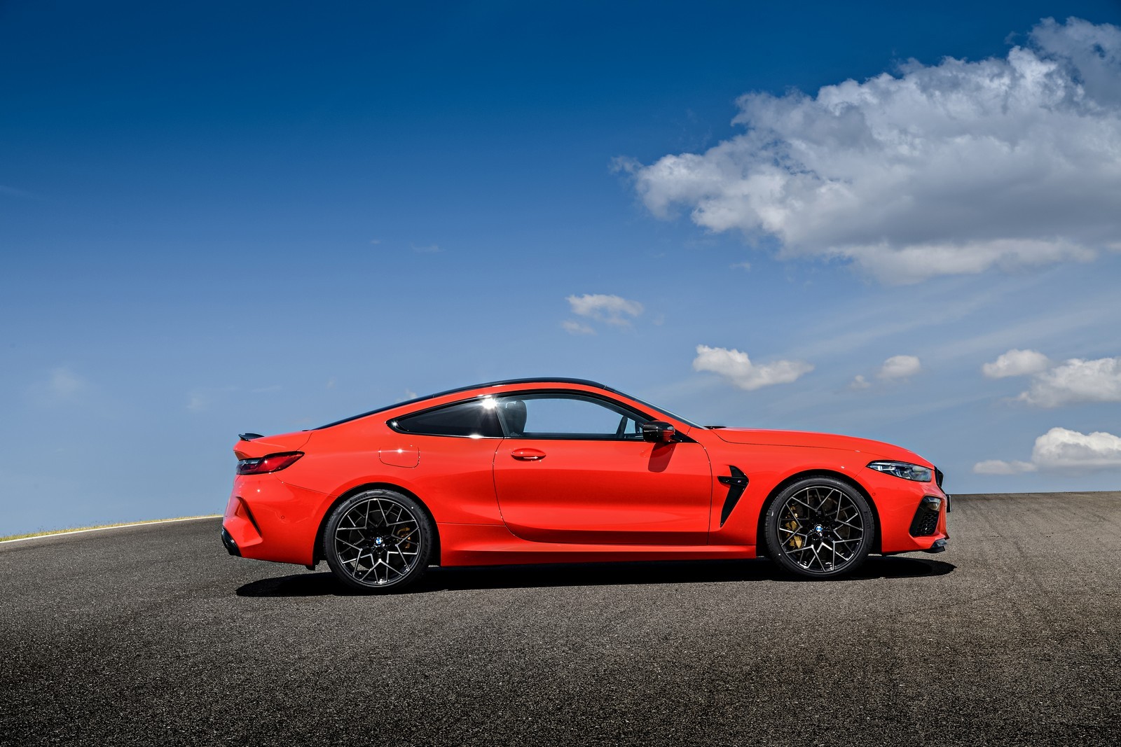 Red bmw m8