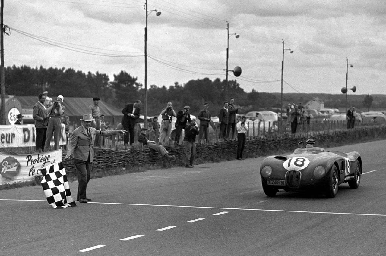 Jaguar C-Type Continuation by Jaguar Classic: immagini ufficiali
