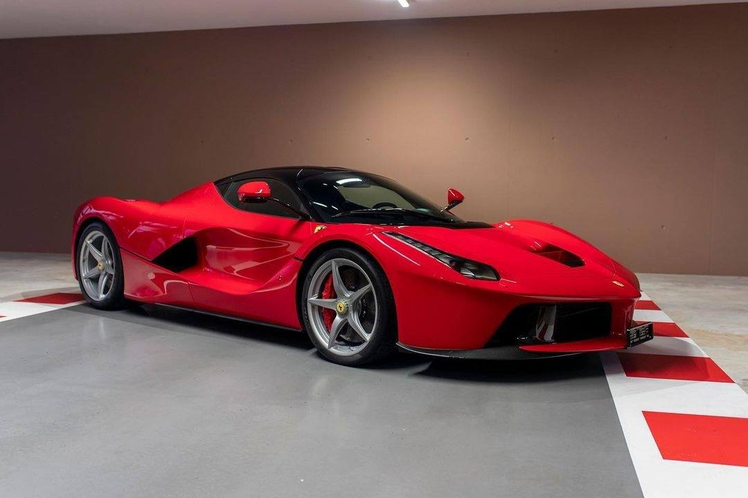 La collezione di auto di Sebastian Vettel in vendita
