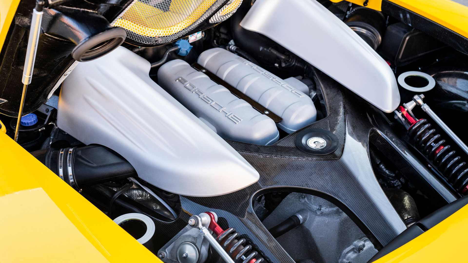 Porsche Carrera GT, un esempalre all'asta: le immagini ufficiali