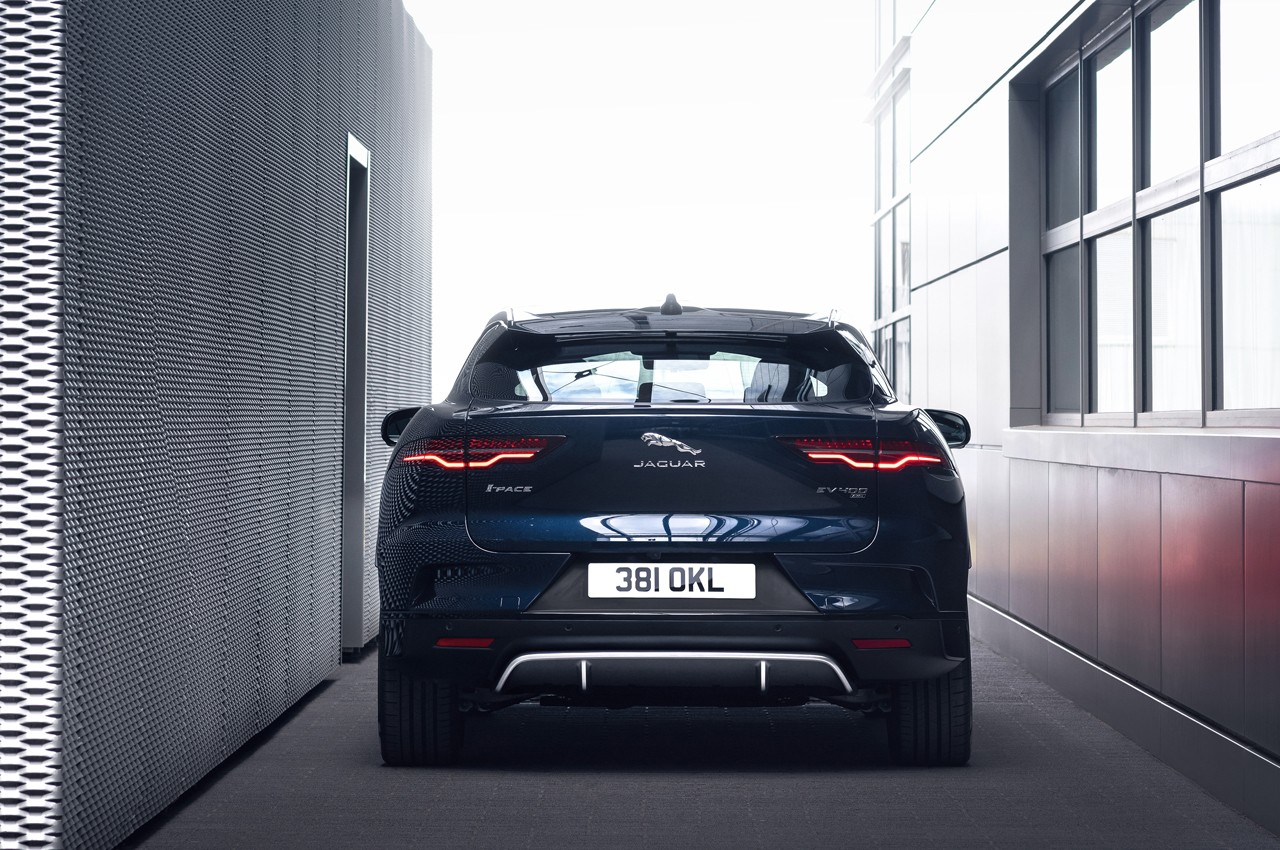 Jaguar i-Pace Black: immagini ufficiali