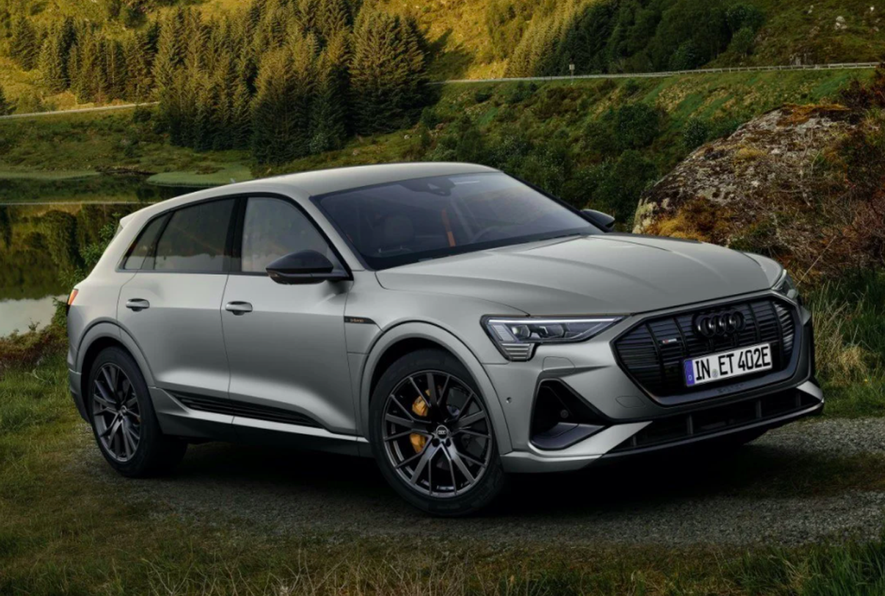 Audi e-tron S line Black Edition: immagini ufficiali