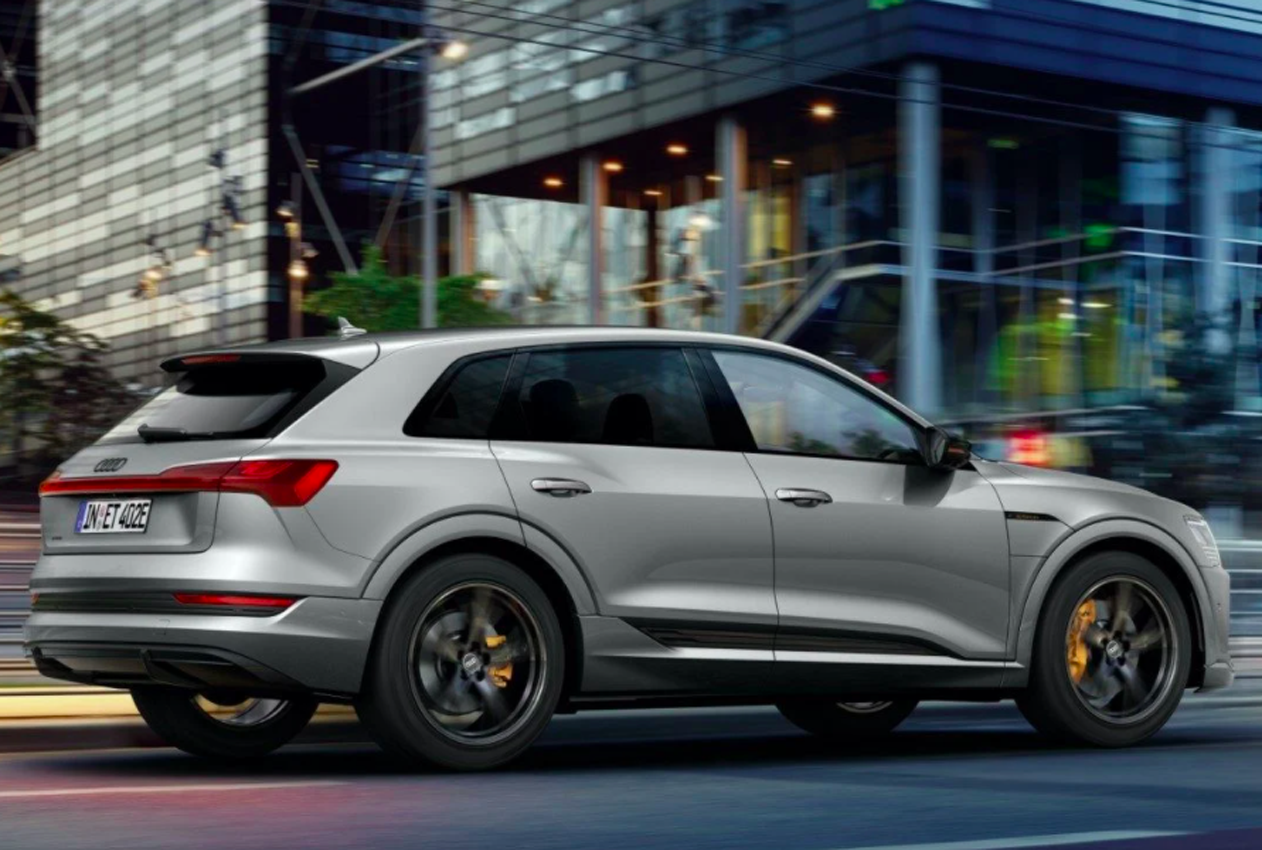 Audi e-tron S line Black Edition: immagini ufficiali