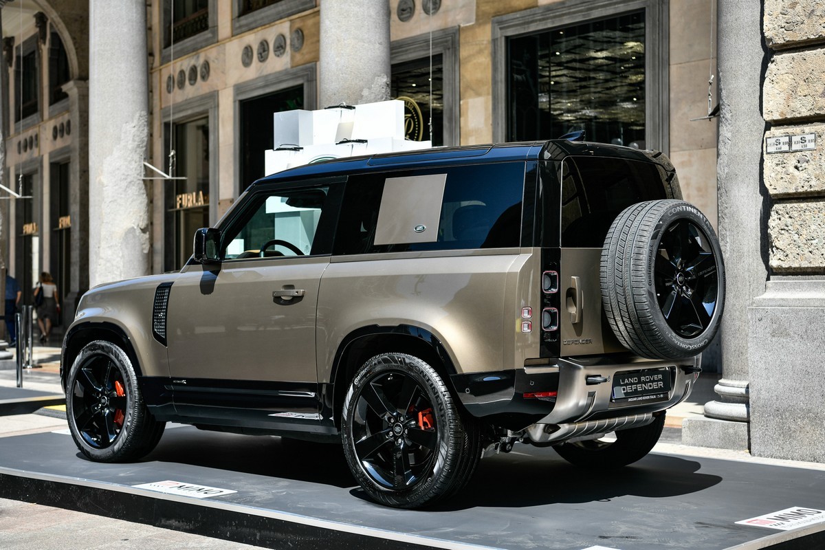 Land Rover Defender 90 al MIMO 2021