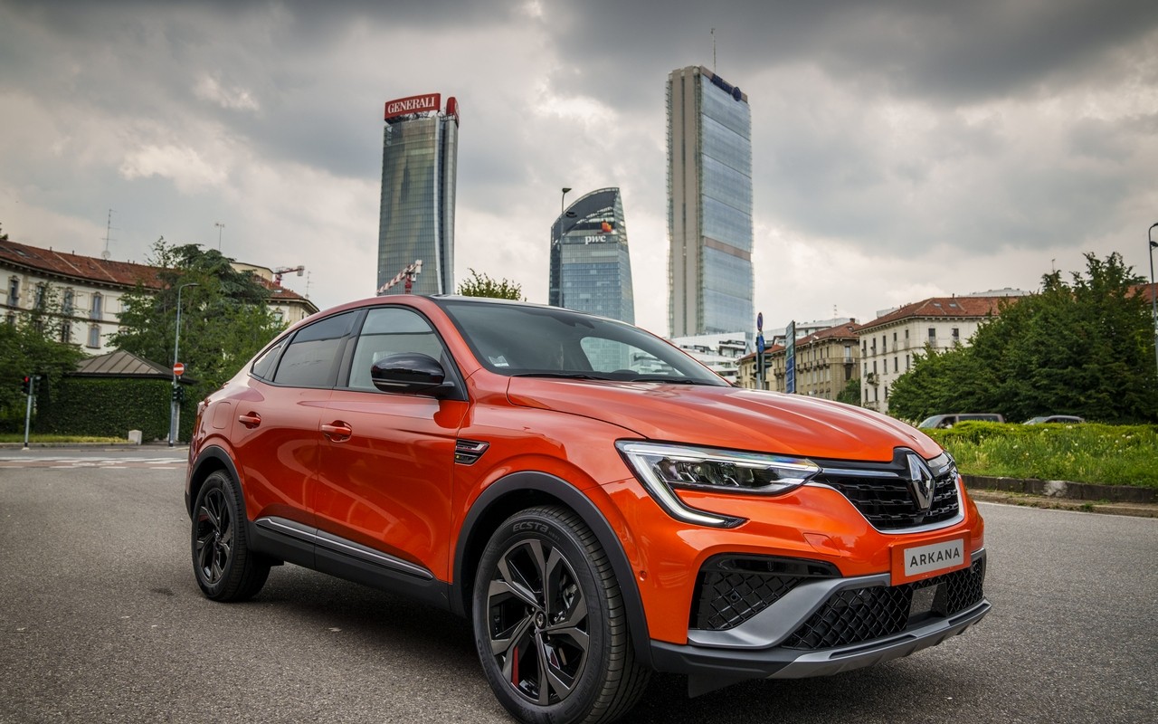 Renault Arkana E-TECH 145, nuove immagini ufficiali
