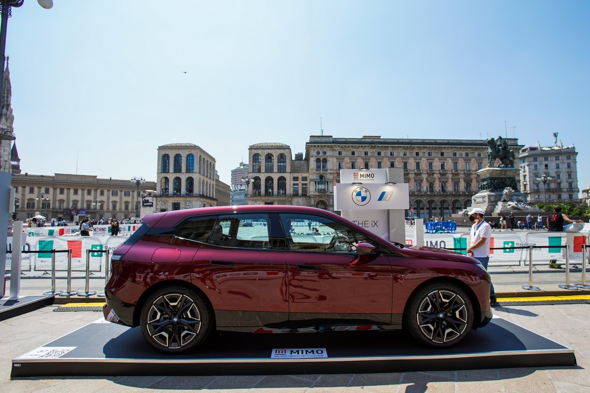 BMW iX al MIMO 2021
