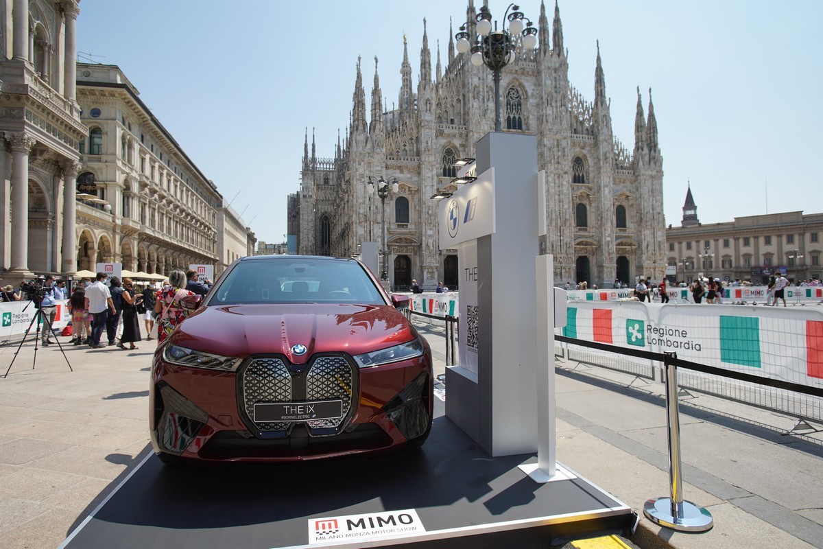 BMW iX al MIMO 2021