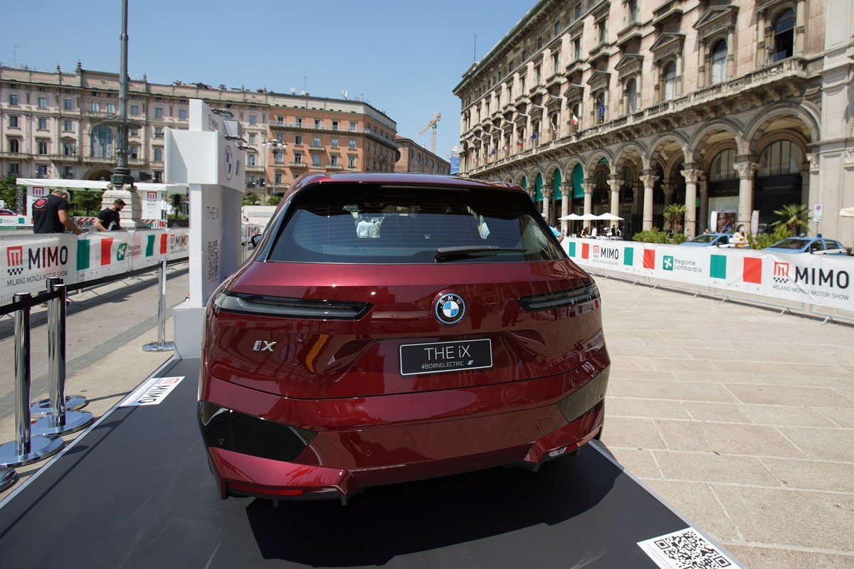 BMW iX al MIMO 2021