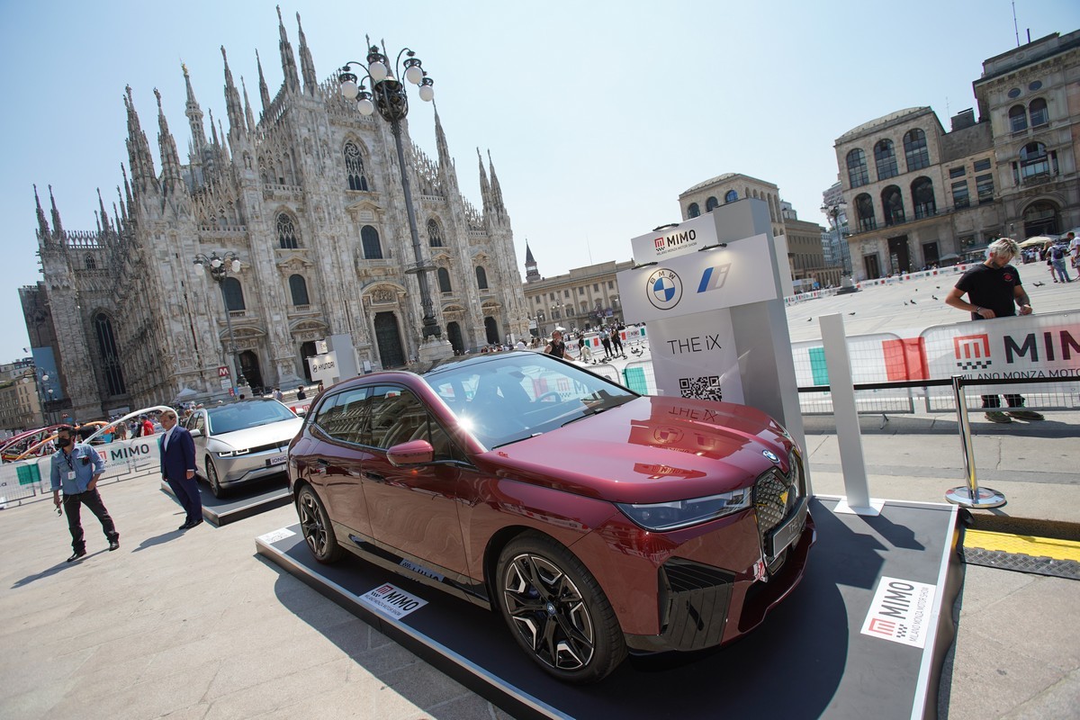 BMW iX al MIMO 2021