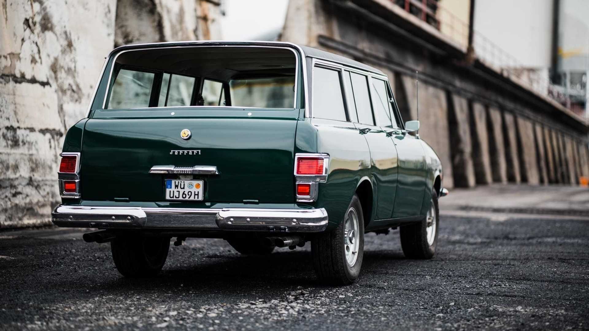 Jerrari, il SUV metà Jeep, metà Ferrari: le immagini