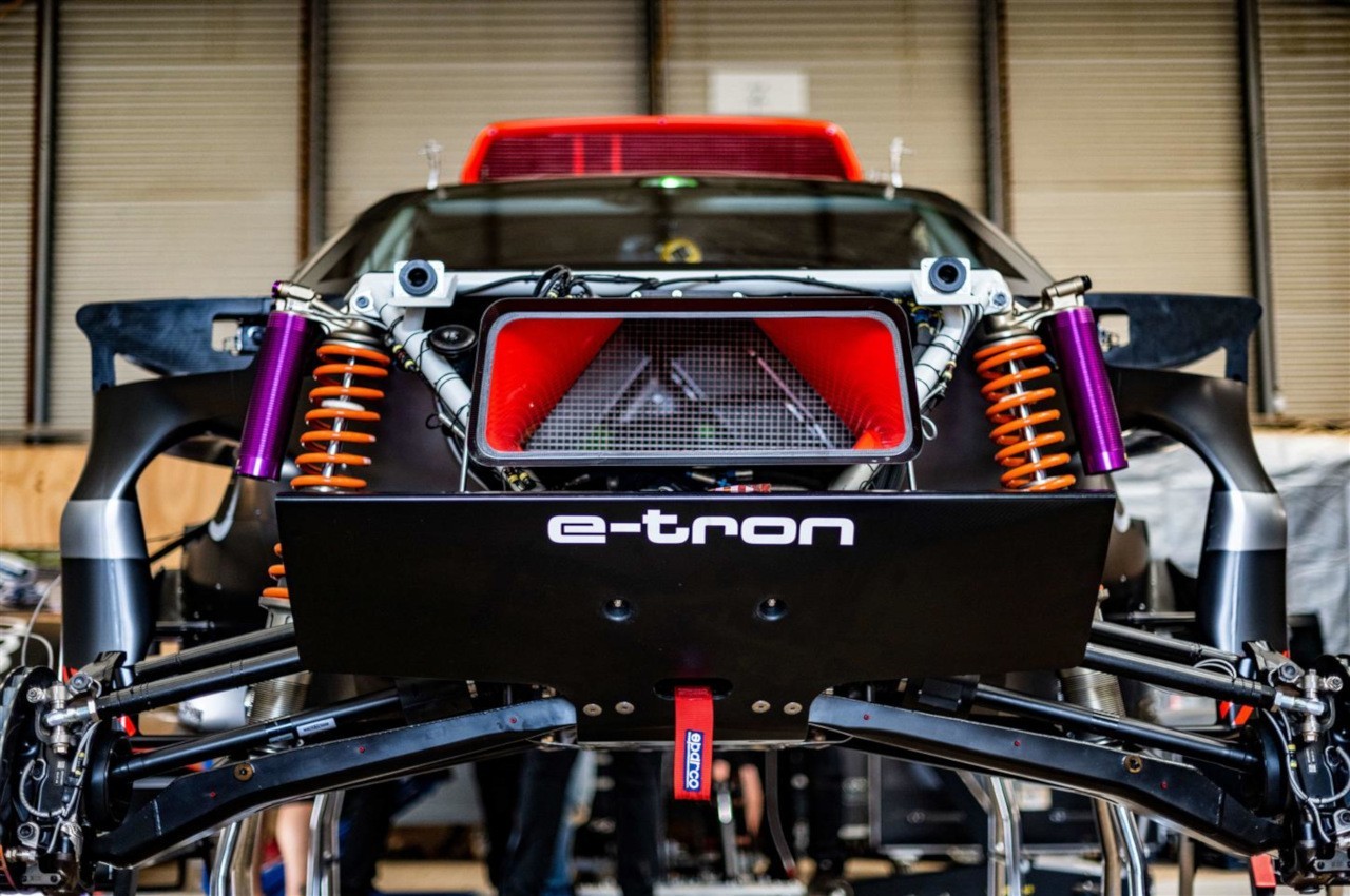 Audi RS Q e-tron 2022: prime immagini ufficiali