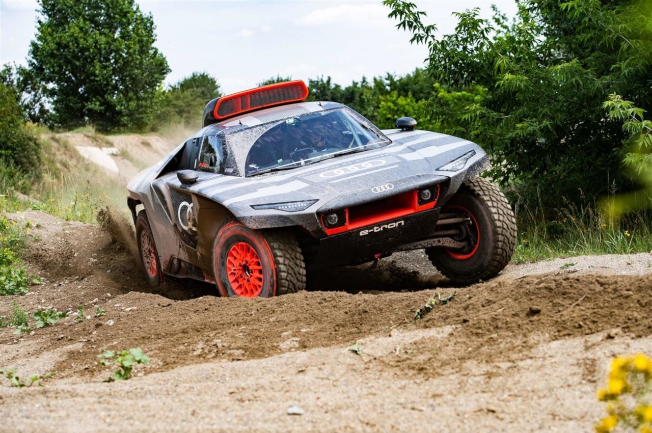 Audi RS Q e-tron 2022: prime immagini ufficiali