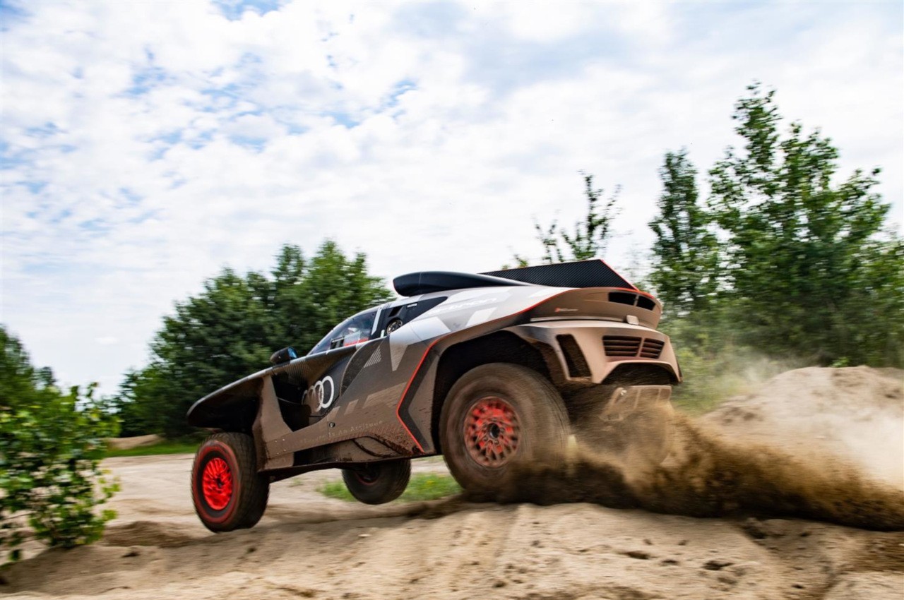 Audi RS Q e-tron 2022: prime immagini ufficiali