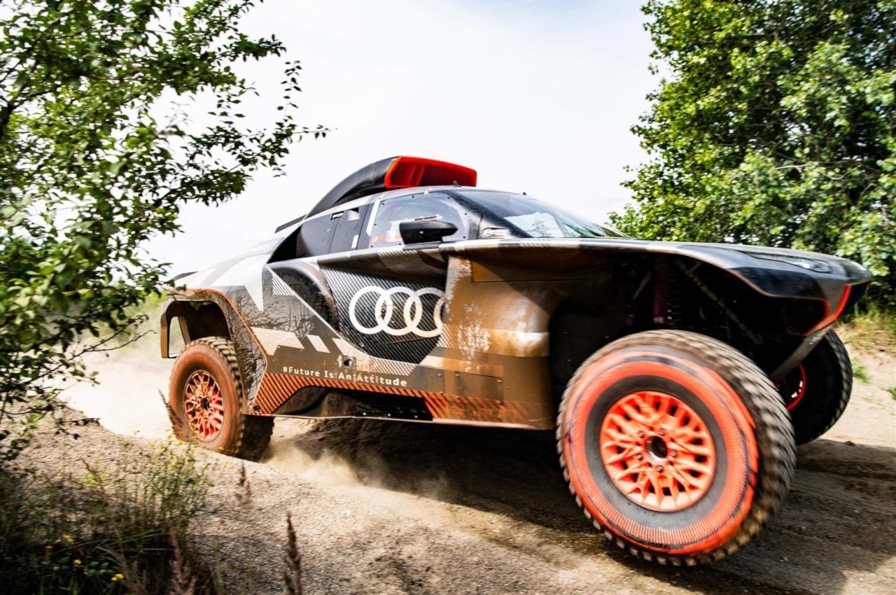 Audi RS Q e-tron 2022: prime immagini ufficiali