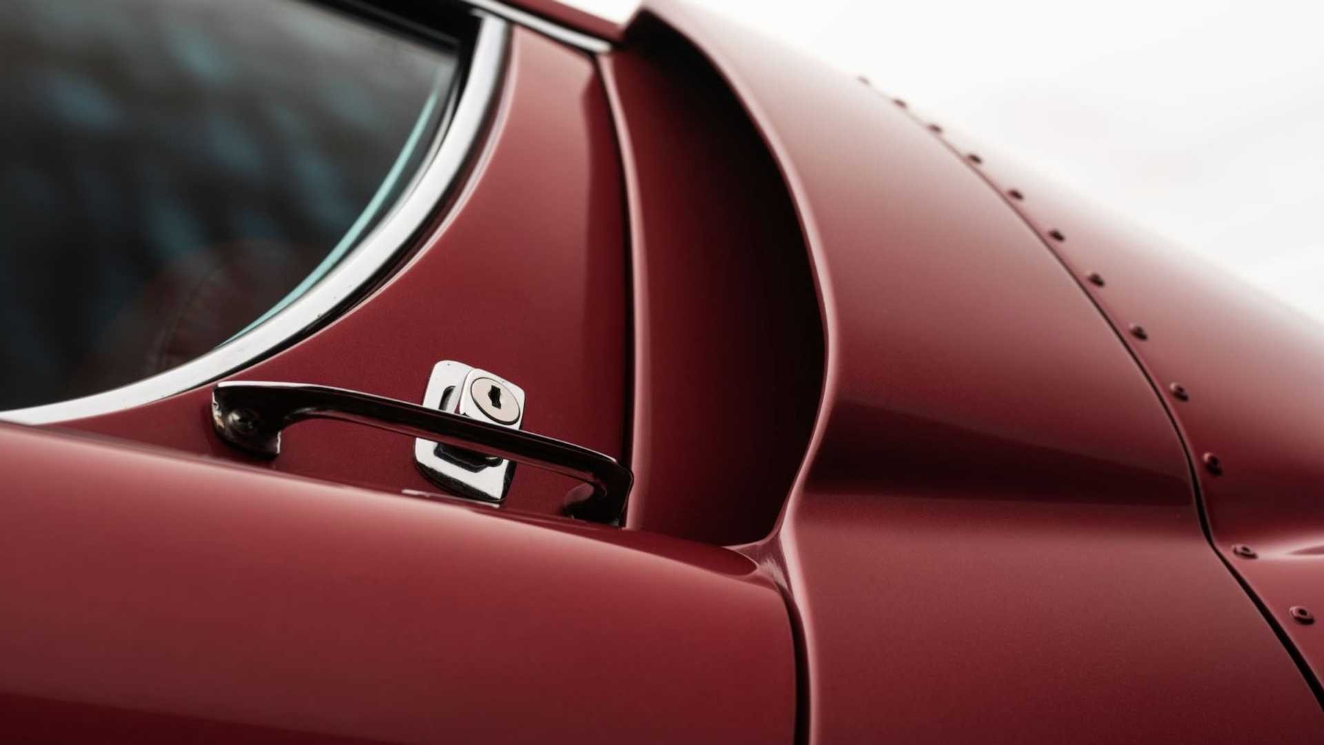 Lamborghini Miura SVJ: le immagini