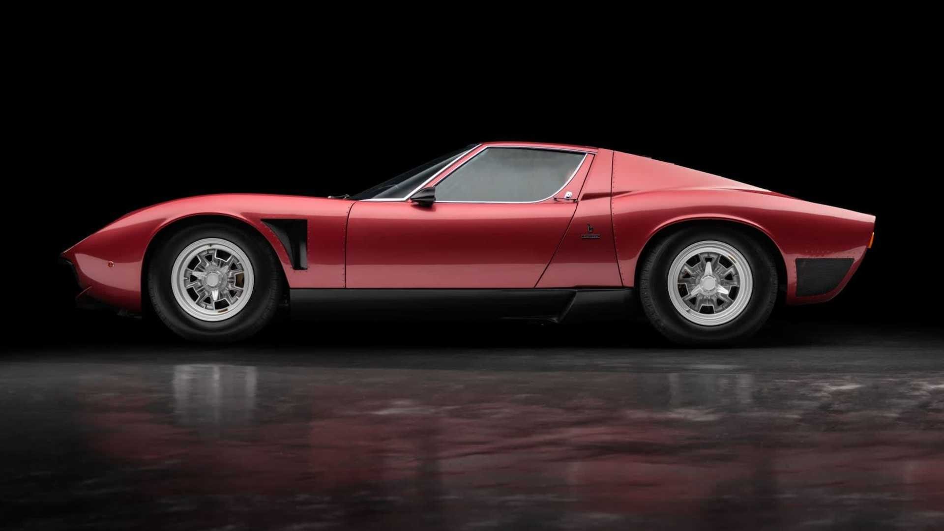 Lamborghini Miura SVJ: le immagini