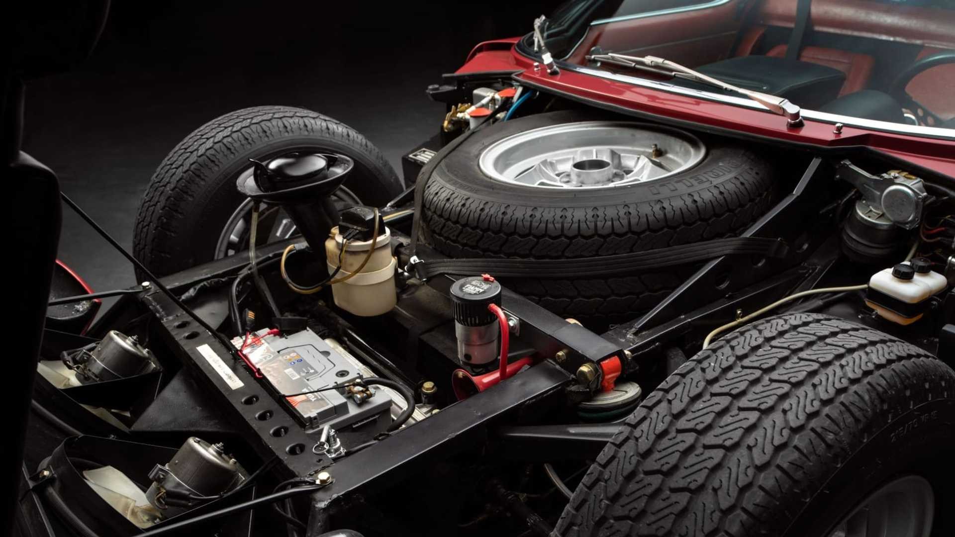 Lamborghini Miura SVJ: le immagini
