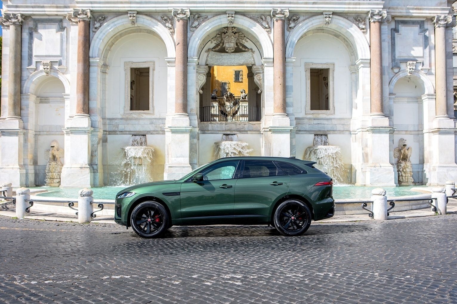 Nuova Jaguar F-Pace Greenstone 2021