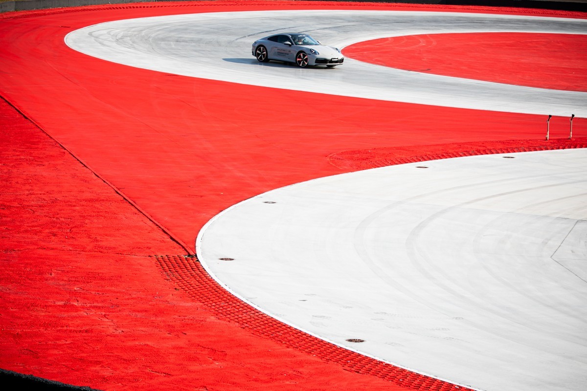 Porsche: apre l’Experience Center Franciacorta