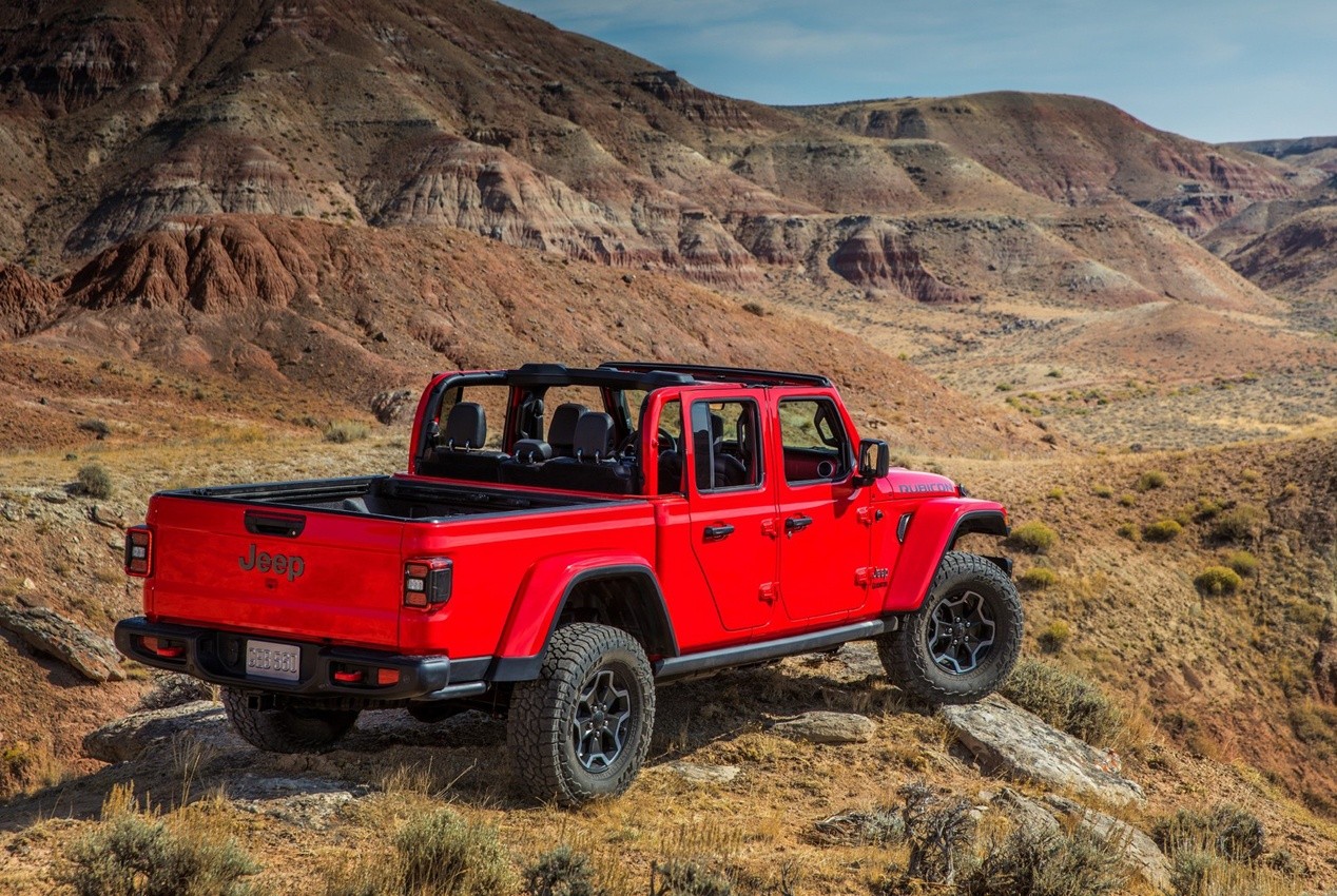 Jeep Gladiator e Wrangler 2022: immagini ufficiali
