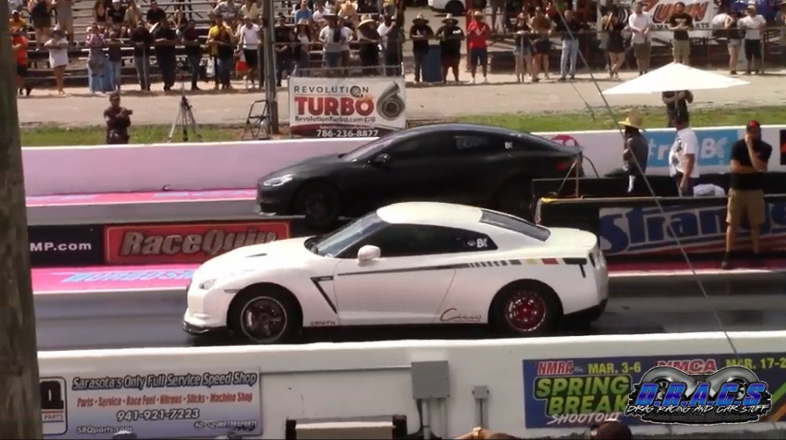 Drag race: la Nissan GT-R modificata batte la Tesla Model S Plaid ...