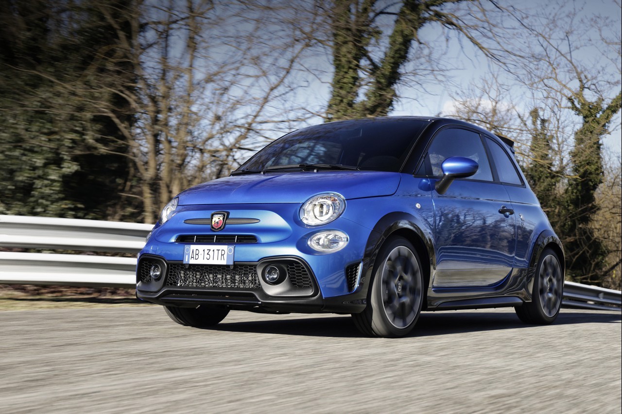 Abarth 695 Tributo 131 Rally 2022: immagini ufficiali