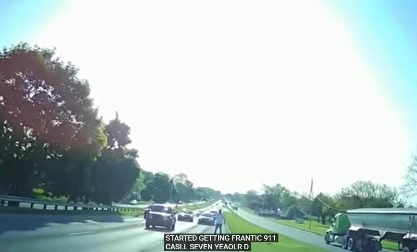 Un bambino di 7 anni "ruba" l'auto al padre e semina il panico [Video ...