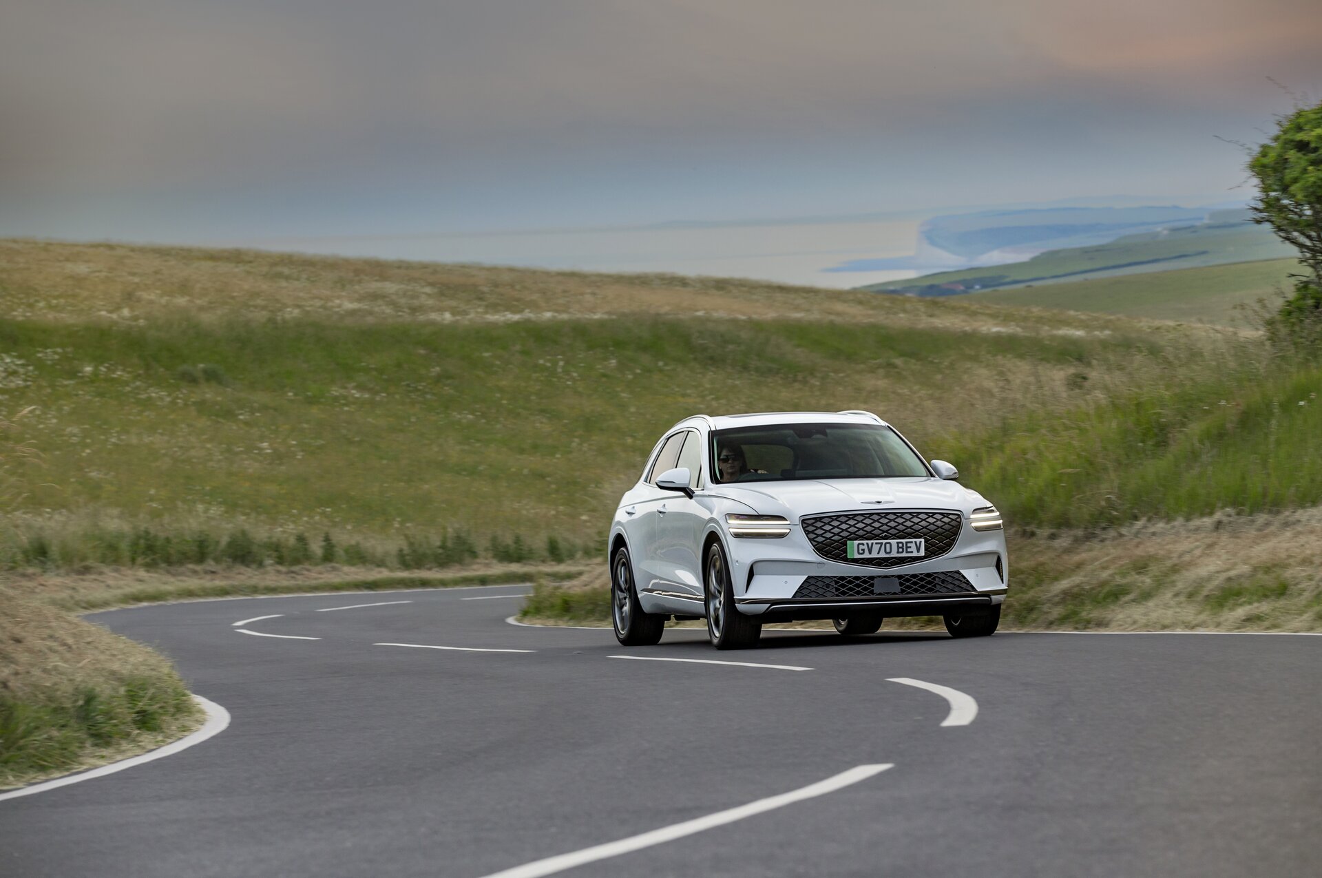 Genesis GV70: le foto