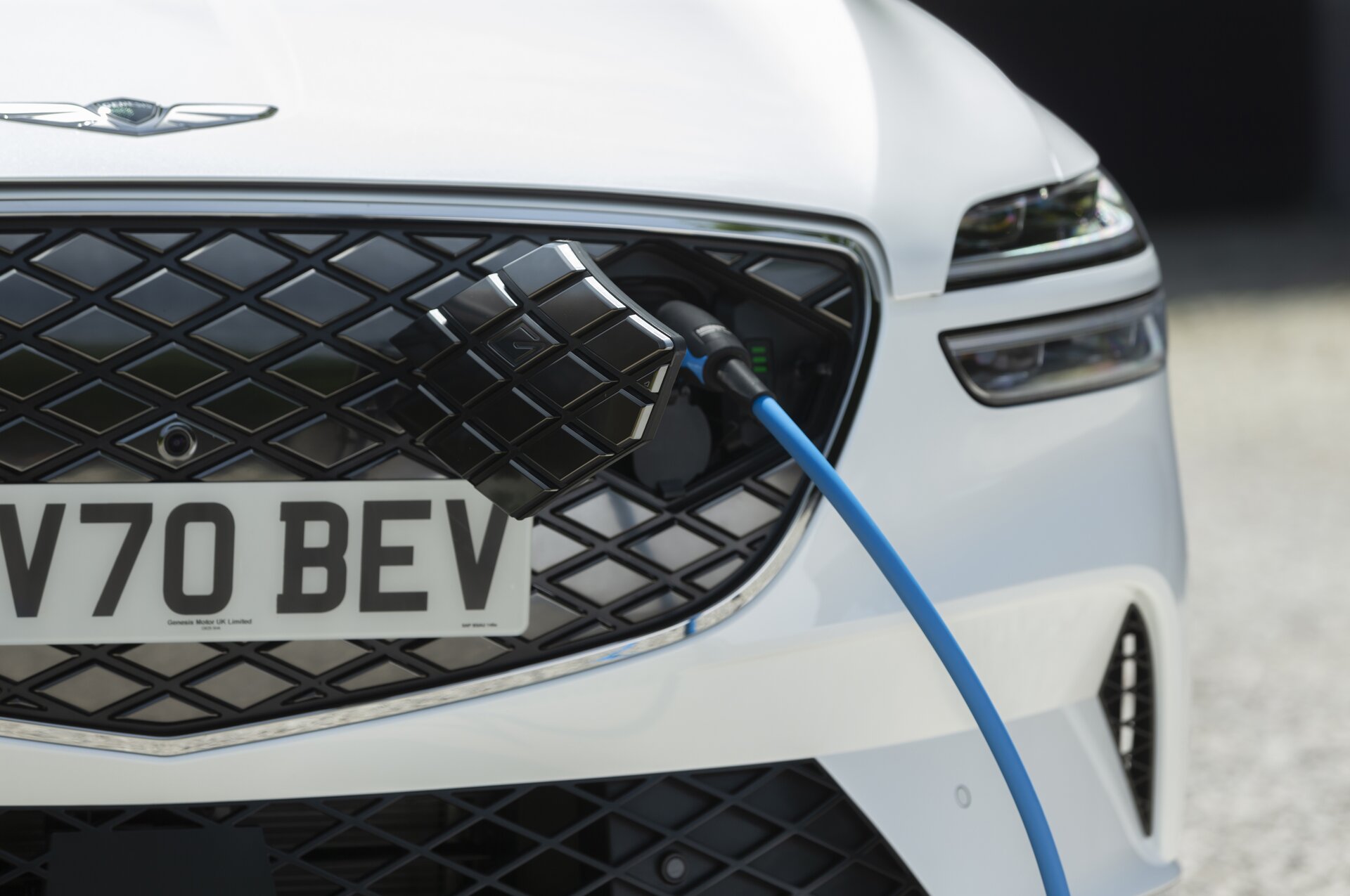 Genesis GV70: le foto