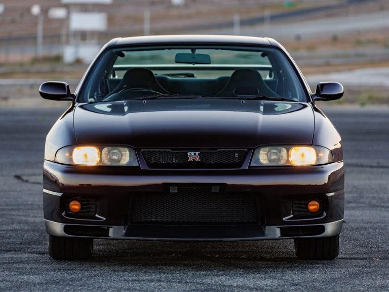 Nissan Skyline GT-R R33: le immagini