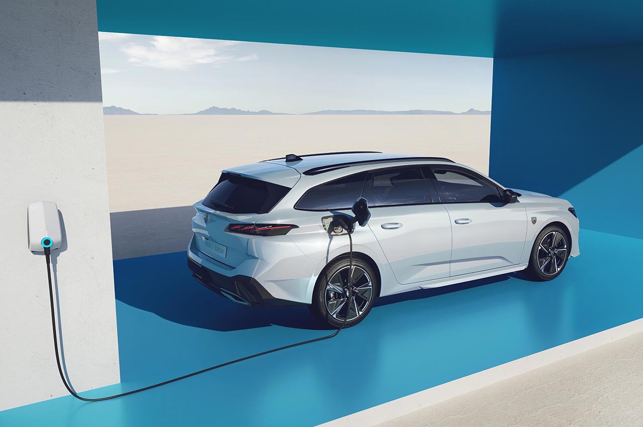 Peugeot e-308 ed e-308 SW: le foto