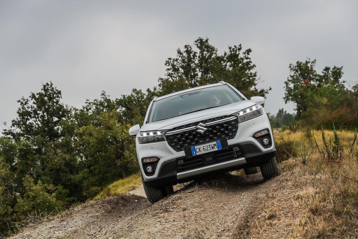 suzuki s-cross hybrid 140v