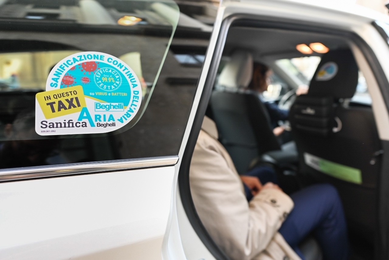Taxi con SanificaAria Mini Beghelli: le immagini