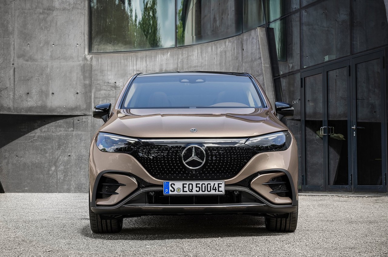 Mercedes-Benz EQE: le foto