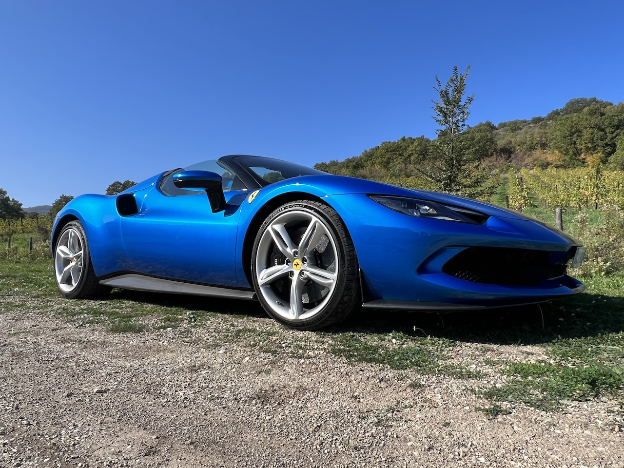 Ferrari 296 GTS: le foto della prova su strada