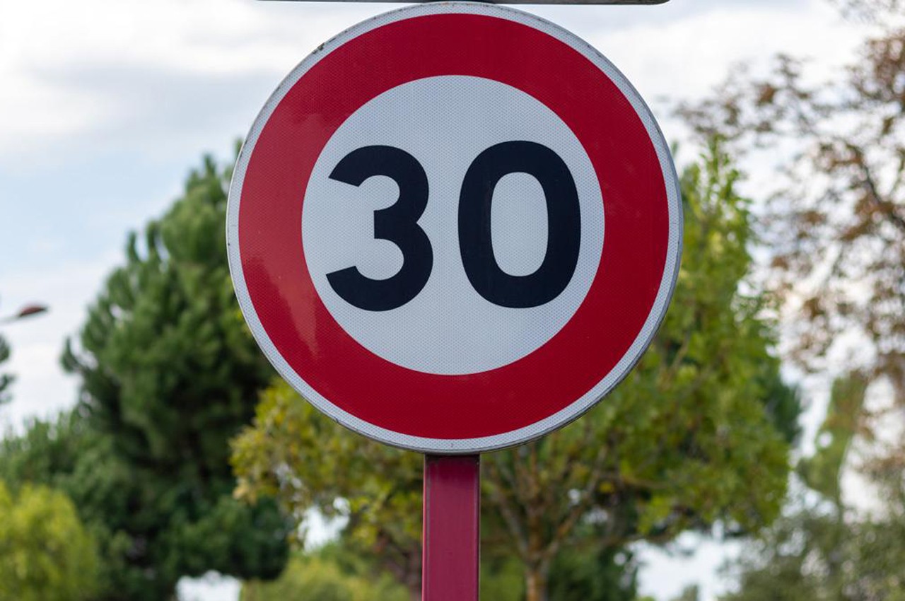 Si Deve Tenere Una Velocità Sempre Superiore A 30 Km/h Limiti velocità in città: a Bologna si viaggerà a 30 km/h