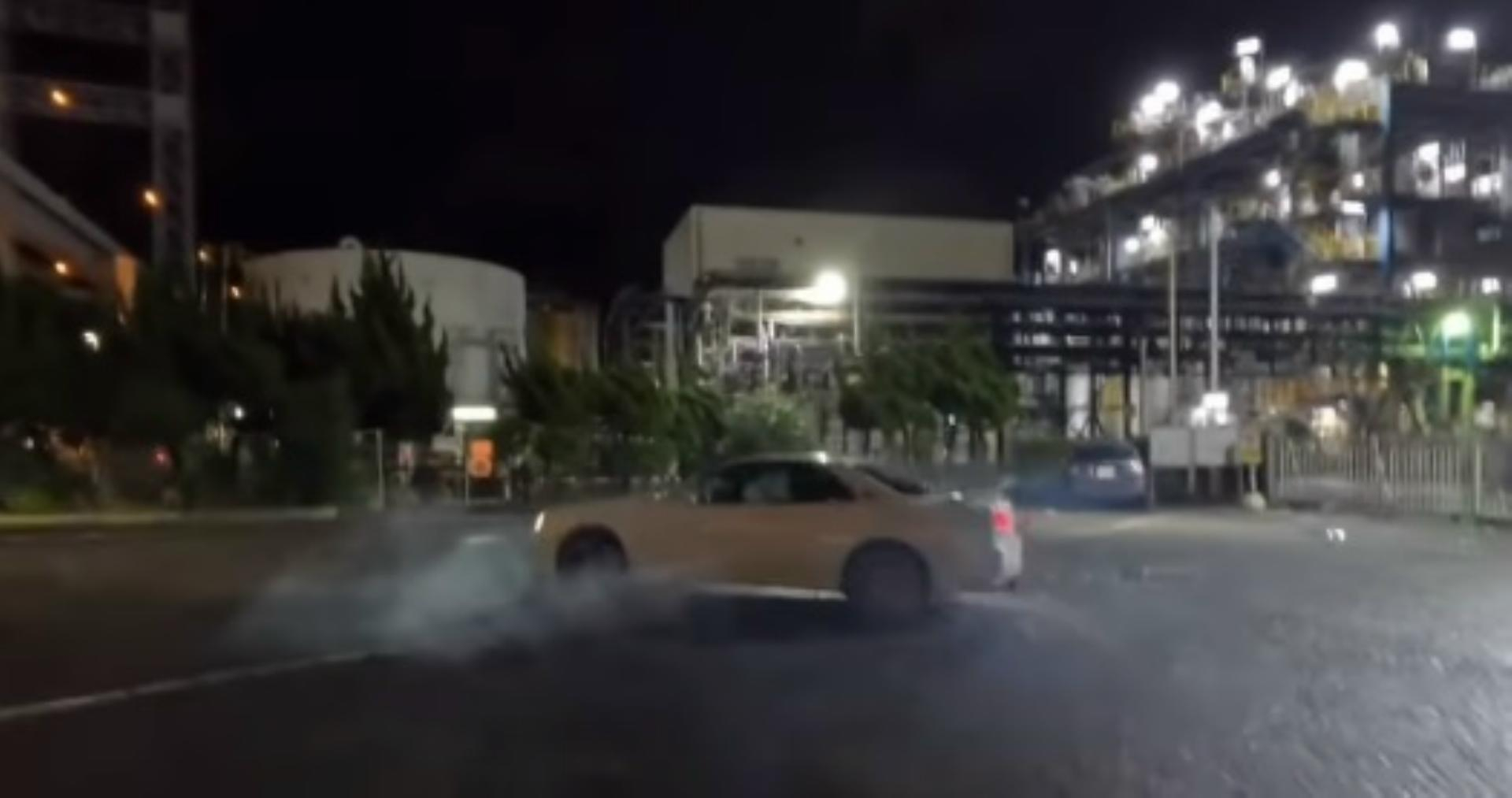 Lewis Hamilton show fumante con la Nissan GTR [Video] Autoblog