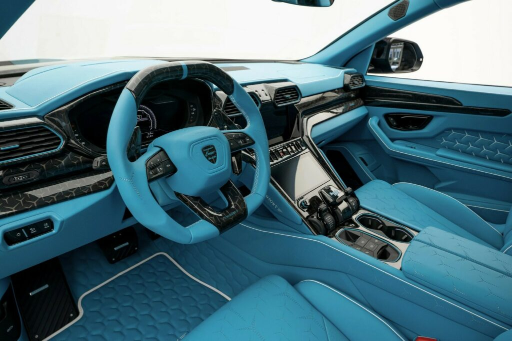 Lamborghini Urus by Mansory: le foto