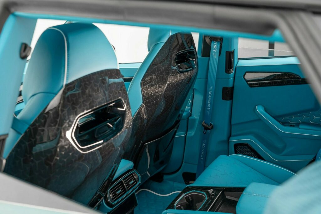 Lamborghini Urus by Mansory: le foto