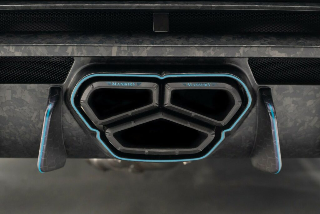 Lamborghini Urus by Mansory: le foto