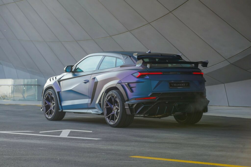 Lamborghini Urus by Mansory: le foto