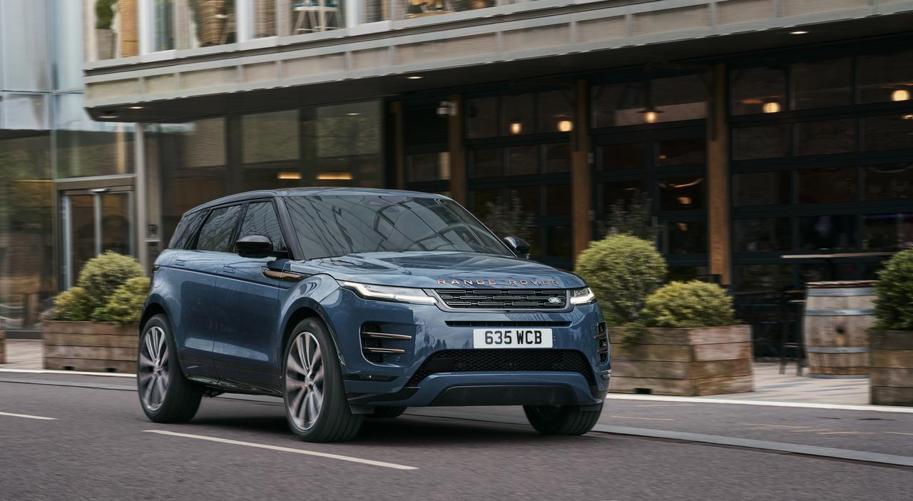 Range Rover Evoque 2024: il SUV compatto di lusso si aggiorna [FOTO