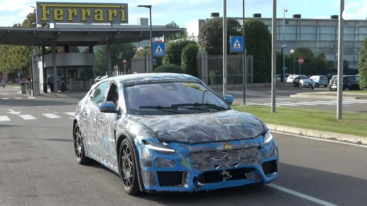 https://www.autoblog.it/app/uploads/2025/04/FerrariEVmain-scaled.jpg