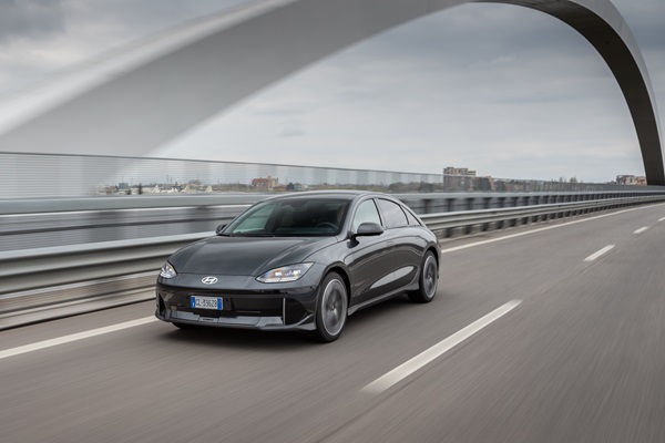 https://www.autoblog.it/app/uploads/2025/04/UTF-8Hyundai-IONIQ-6-01.jpg