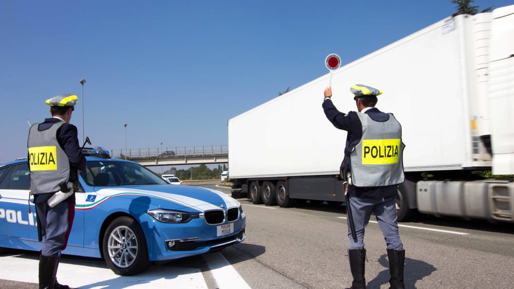 Fermati due anziani senza patente: 
