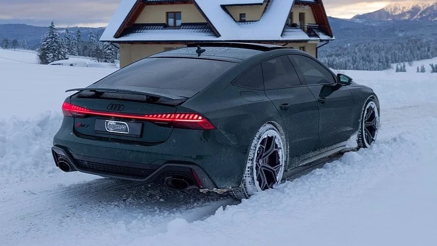 La super berline qui domine la neige avec 621 CV et l’intégrale