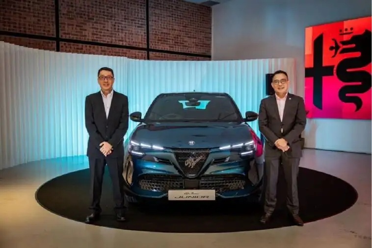 Alfa Romeo Junior debutta a Singapore: per ora è solo elettrica - Autoblog
