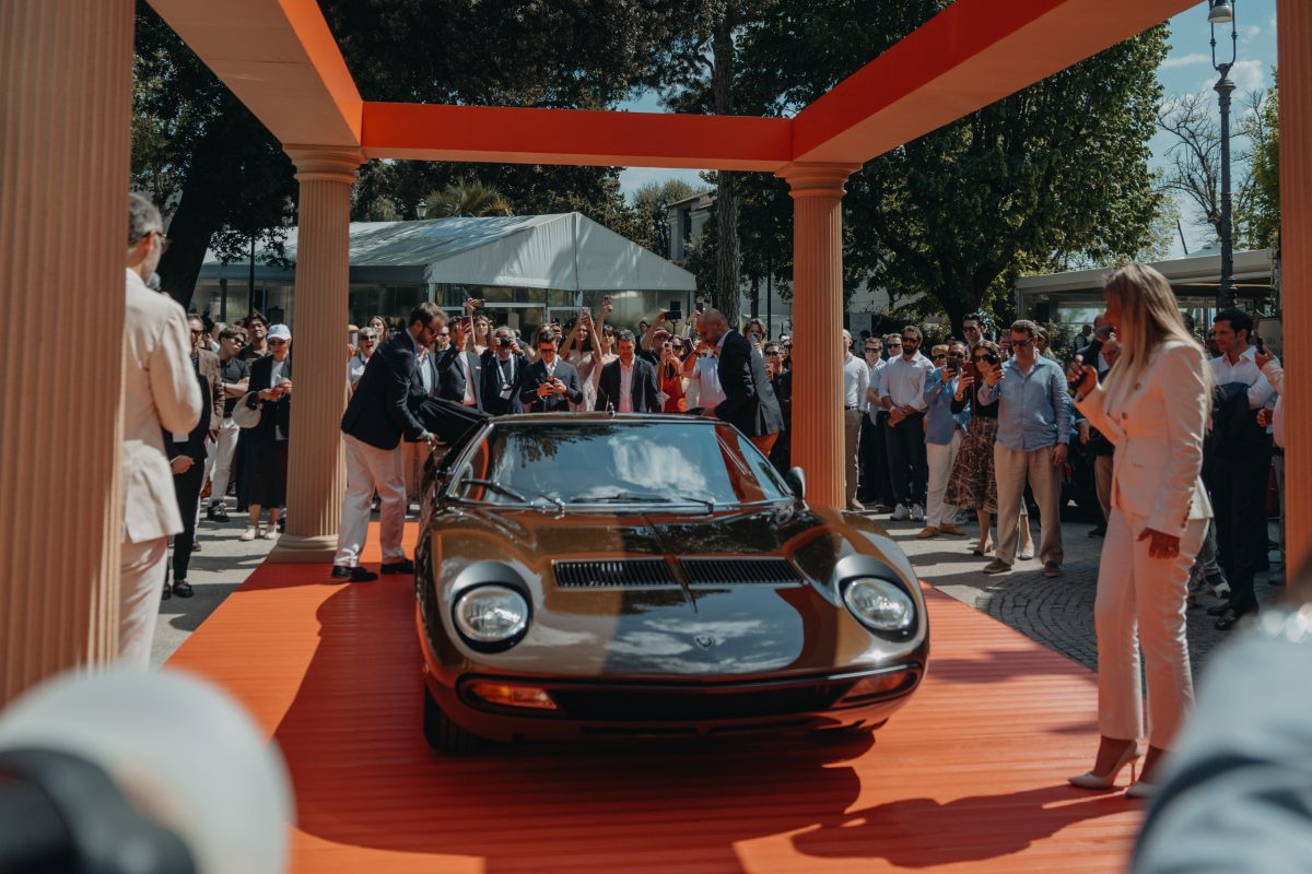 Lamborghini presenta a Roma una Miura SV del '72 restaurata con cura